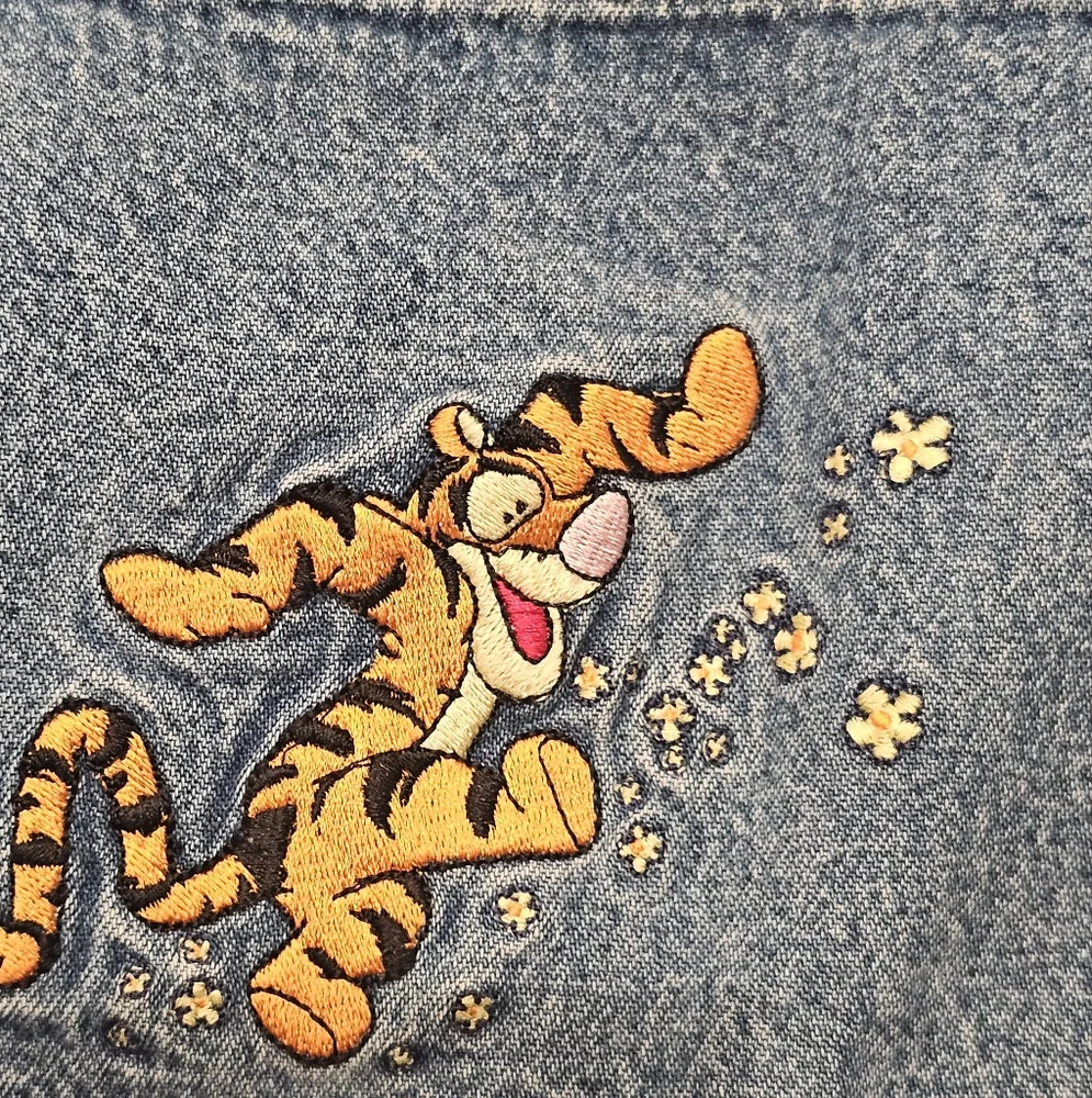 Pooh Woman Short Overalls Featuring Tigger - Picture 3 of 8